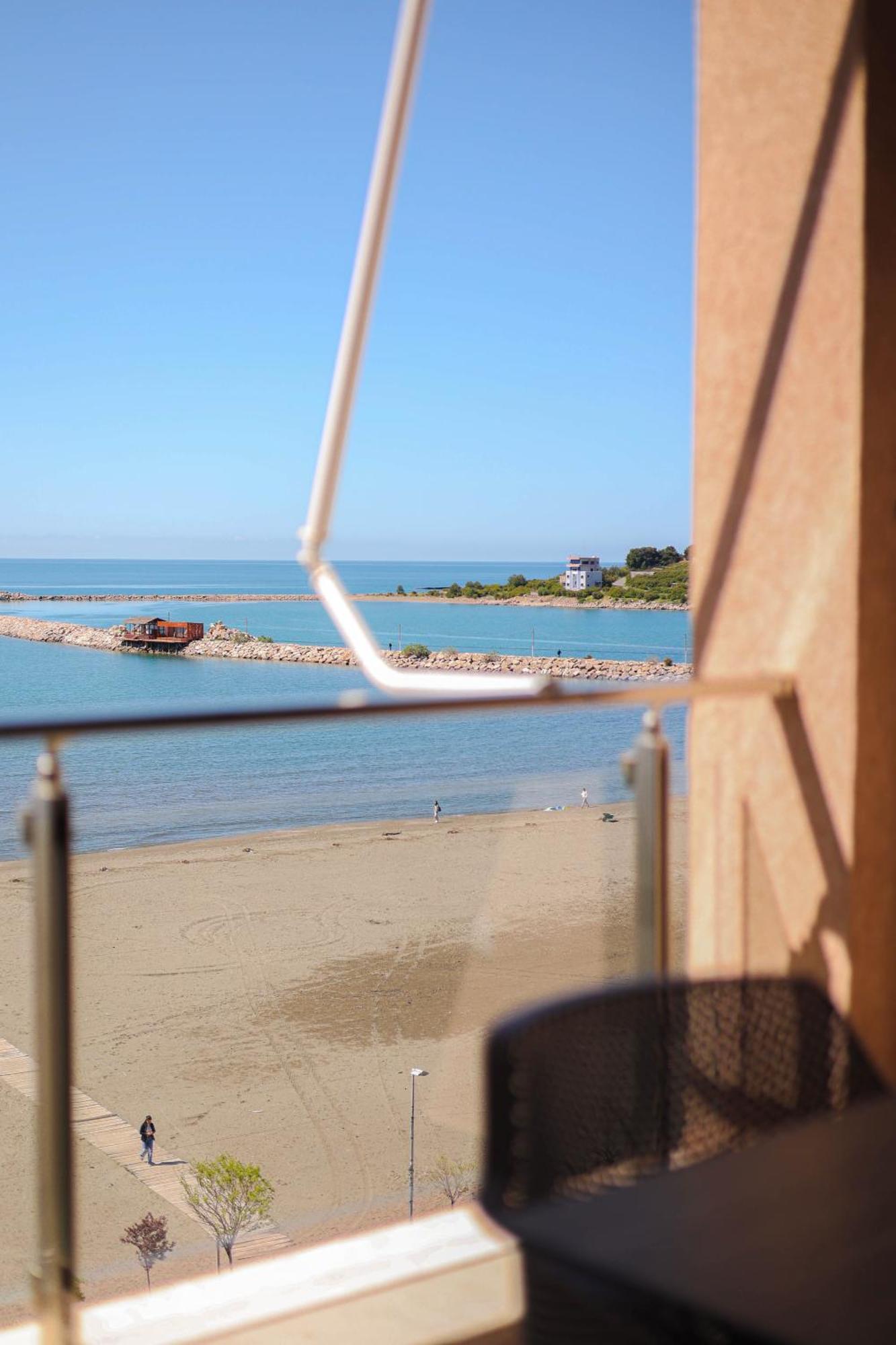 Hotel Frojd - Beach Front Resort Shëngjin Exteriér fotografie